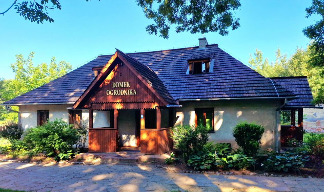 Hostel Domek Ogrodnika Przy Muzeum W Przeworsku Zespole Palacowo - Parkowym المظهر الخارجي الصورة