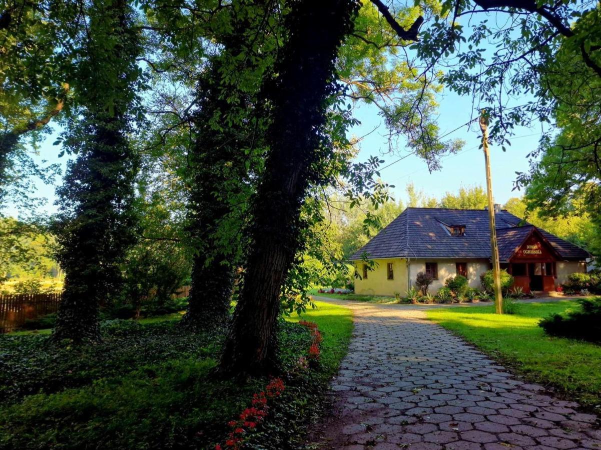 Hostel Domek Ogrodnika Przy Muzeum W Przeworsku Zespole Palacowo - Parkowym المظهر الخارجي الصورة